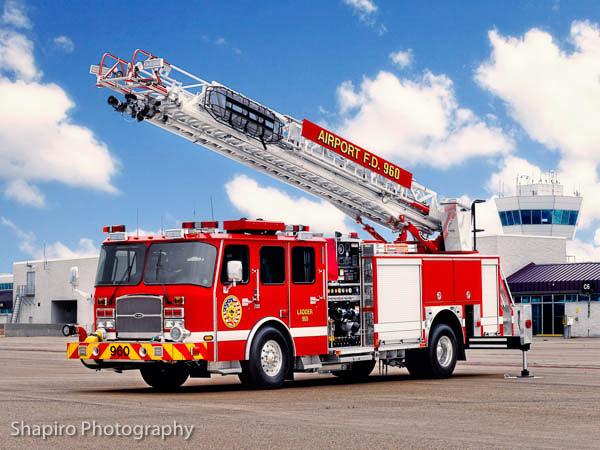 Cincinnatti Northern Kentucky Aiport FD Truck 960 2012 E-ONE quint Larry Shapiro Photography